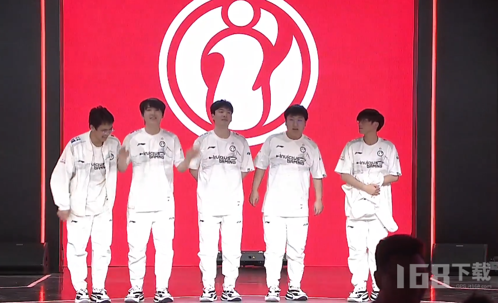 九游-Uzi在FPX比赛中惊险取胜,逆转引发热议!的简单介绍